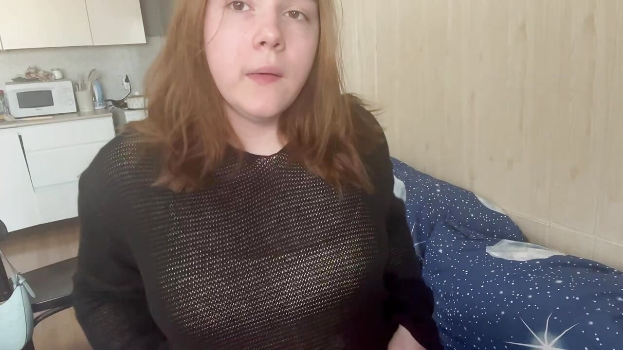 Daphne Key albert vor der kamera mit einem Vibrator und befriedige sich.