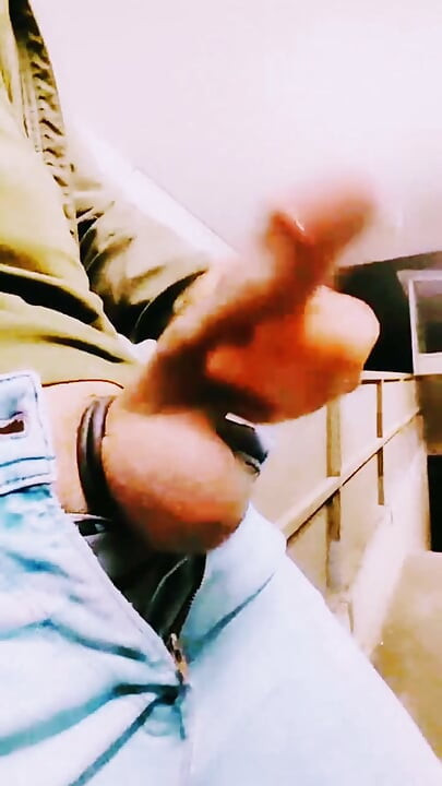 Slutboyben CAM4 Con heo khoe thân dâm đãng Benjamin xuất tinh nơi công cộng