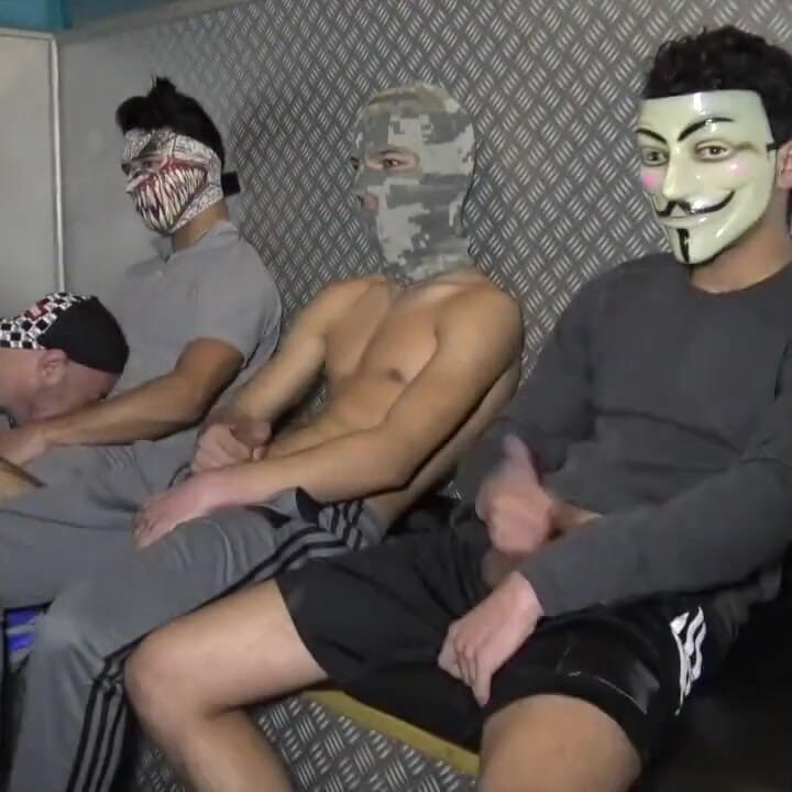 Sucking 4 straight boys for not free sex