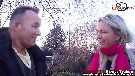 Alman sarışın ev hanımı seks için sokakta yaklaştı