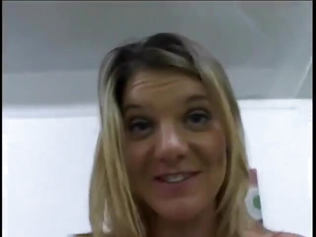 Prekrasna slatka voli kad joj tvrdi štap prodire u pičku