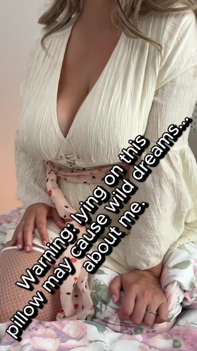 The large MILF adores the cushion, rubbing against it is quite alluring.