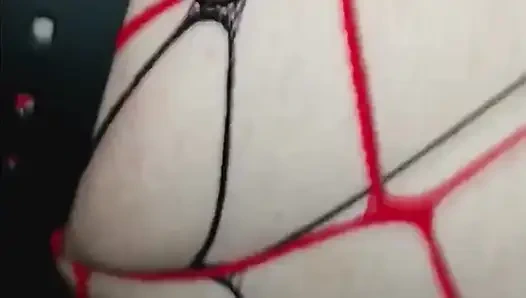 Шлюха в маске снова сосет