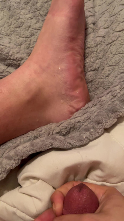 Shooting my cum all over my feet (short)