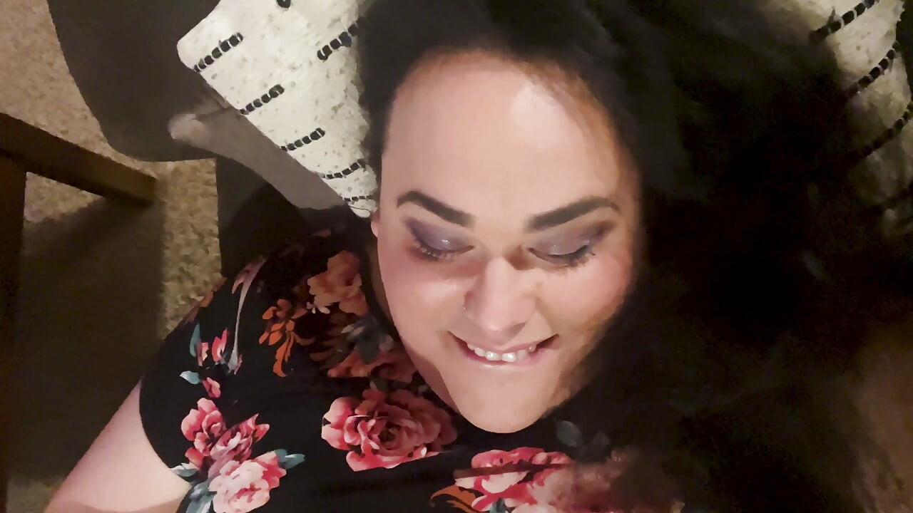 Bella donnona fa gola trans ragazza cazzo (TEASER)
