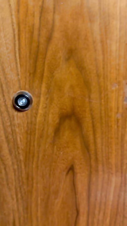 アリーヤ・ヤシンのホテルルームでのBBCとのカジュアルな関係