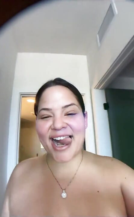 Live Stream với Dani Valentina