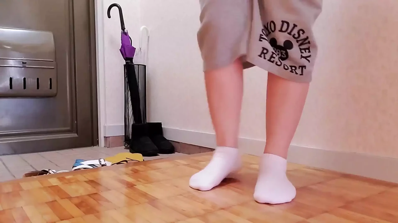 A Married Woman Spreads Her Legs at the Entrance and Makes Love in a Disgusting Way