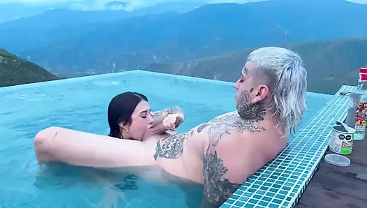 Tinder Date Ends in Outdoor Sex with Chicamocha Cannon in the Background