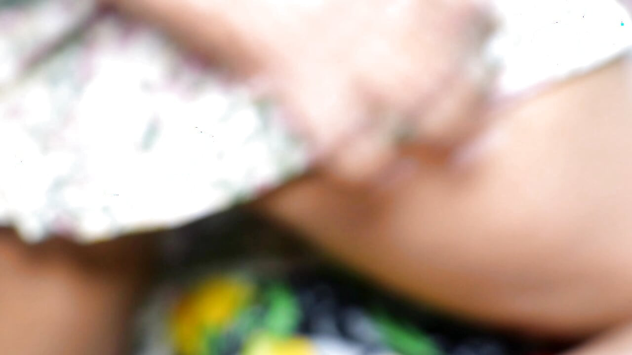 18 sal ki pooja ne yah kahna shuroo kar diya ki vah apni choot ka maja nahin le rahi hai, uski topi uski choot tak nahin pahunch rahi hai