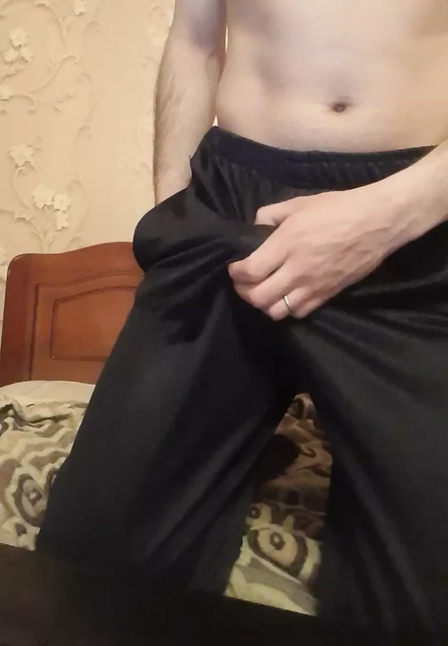 Jerking off in gefeng sweatpants