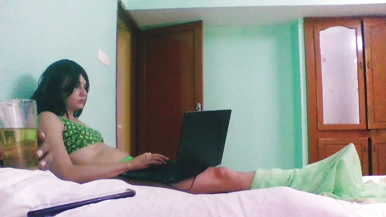 গ্ল্যামারাস বিবিডব্লিউ মহিলা বিবিসি নিচ্ছে