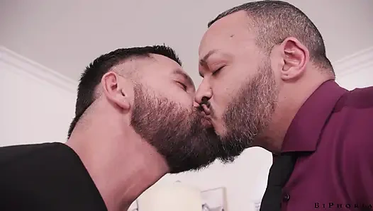 Biphoria - dövmeli sürtük komşus un büyük d istiyor, almak için karısını sikiyor