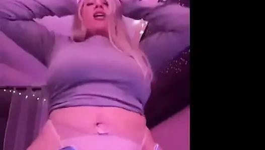 Buka baju sama ayah tiriku rose sike