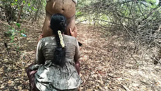 Ibu rumah tangga nyepong kontol di luar ruangan
