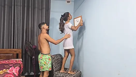 Üvey kız kardeş ve üvey erkek kardeş aynı yatağı ve sert sert sikişiyor
