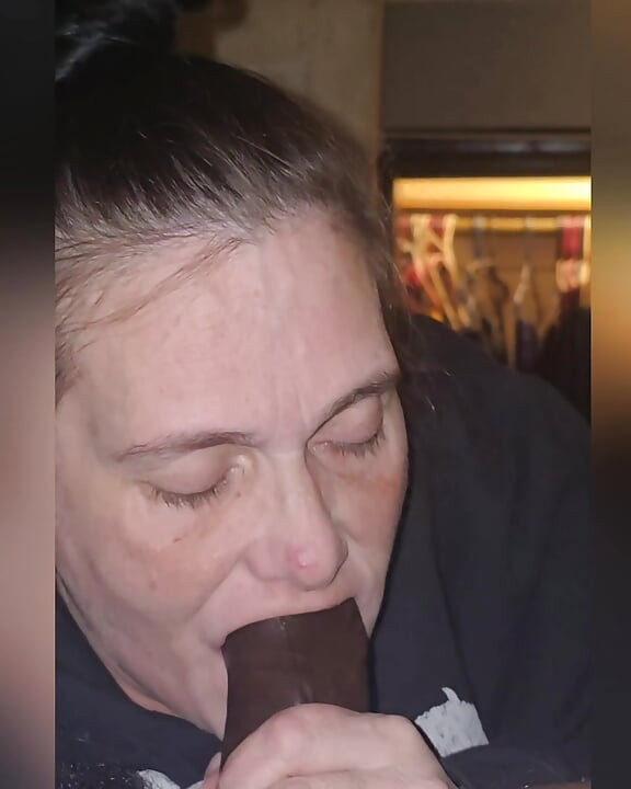 Mama vitregă baby blue nails suge pula neagră labă uimitoare