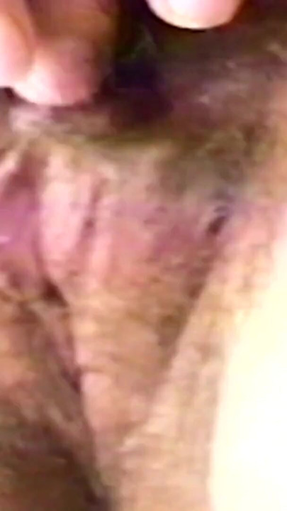 I give myself a full handjob and cum in front of my stepmother, looking at her big, hairy pussy. | Clip 1