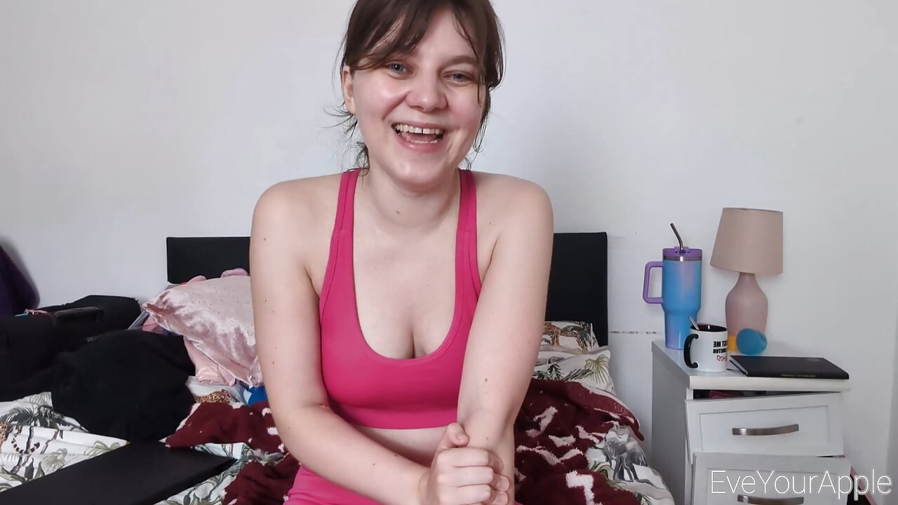Сладка фитнес момиче Ева те настига с живота