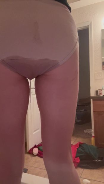 Pissing my panties🤭