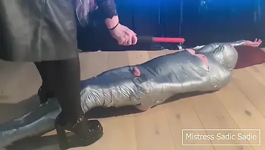 Bondage-film gefüllt mit demütigung, Trampling, elektrospielen und anderen perversen spielen