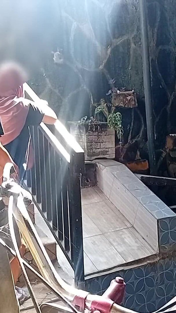 Nezaboravan trenutak iz filma "Njezin polubrat je bio tako uzbuđen"