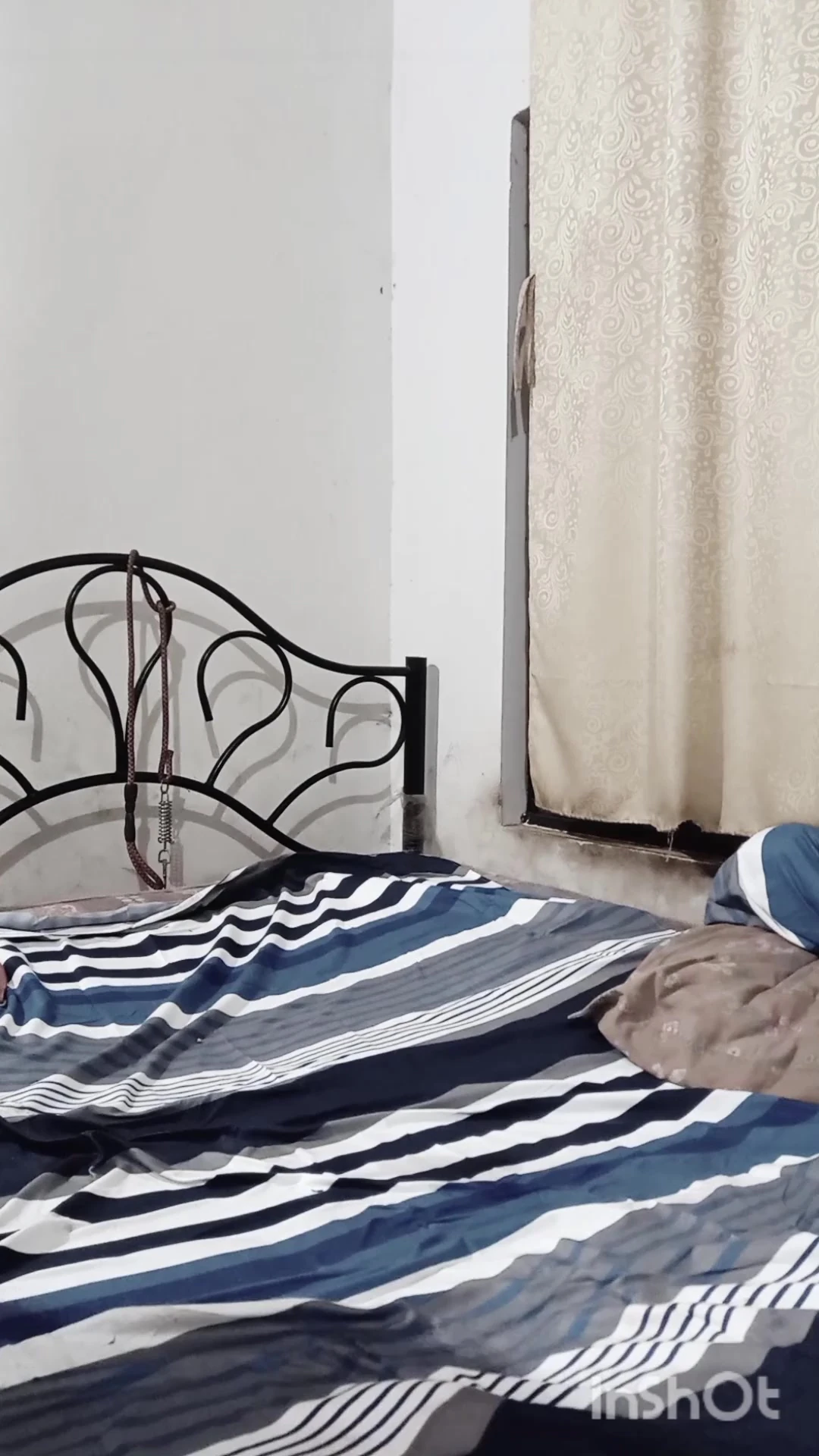 Aldatan Koca, Temizlikçiyi Kullanarak Bir Kişisini Yaladı