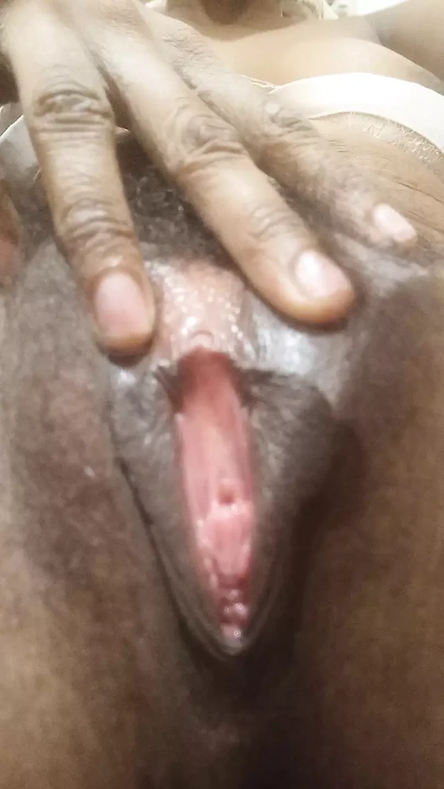 I fucked my aunt and it was so much fun. My aunt's pussy is so big and tight that she squirts cum.