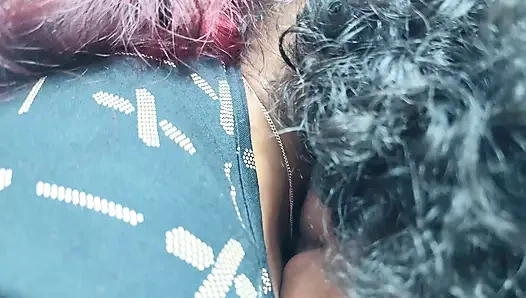 Горячий замок губ с поцелуем с языком