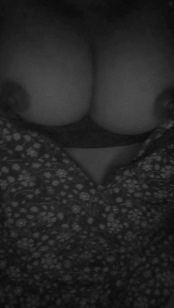Mallu wife showing boobs in nighty