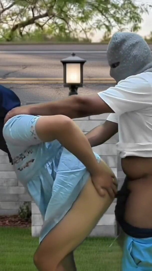 Aku menemukan tiktoker terkenal menari di jalan dan aku menawarkan uangnya untuk menidurinya dan muncrat di dalam memeknya yang | Clip 2