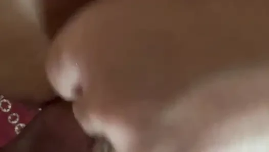 Bonemaiden lagi asik muasin memeknya pakai mainan seks cici dan dientot kontol pelan-pelan