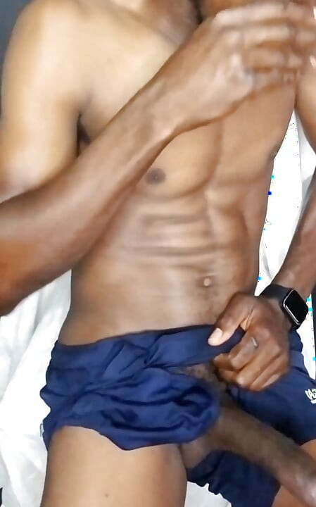 Mere bare kale lnd ko sahlana mere bksar shrts phenk diya