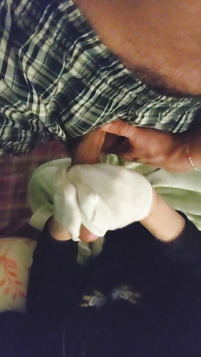 Sexy pequeños calcetines blancos masturbación con la mano