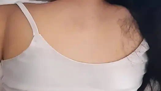 Vanessinha beni kanepeye çağırdı, böylece arkadan tamamen çıplak görünüyordu