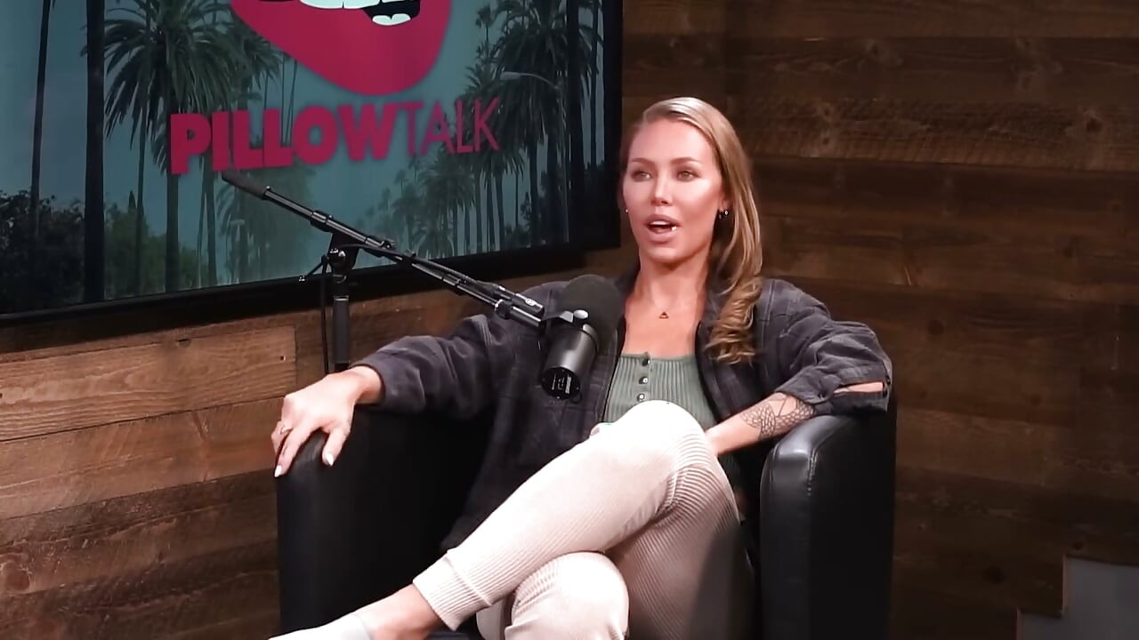 Nicole Aniston with a Micro P＊nis