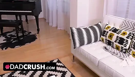 DadCrush - Lütfen, bana dokun üvey baba! Parmaklarını amcığımın derinliklerine sok! Yarağına ihtiyacım var!