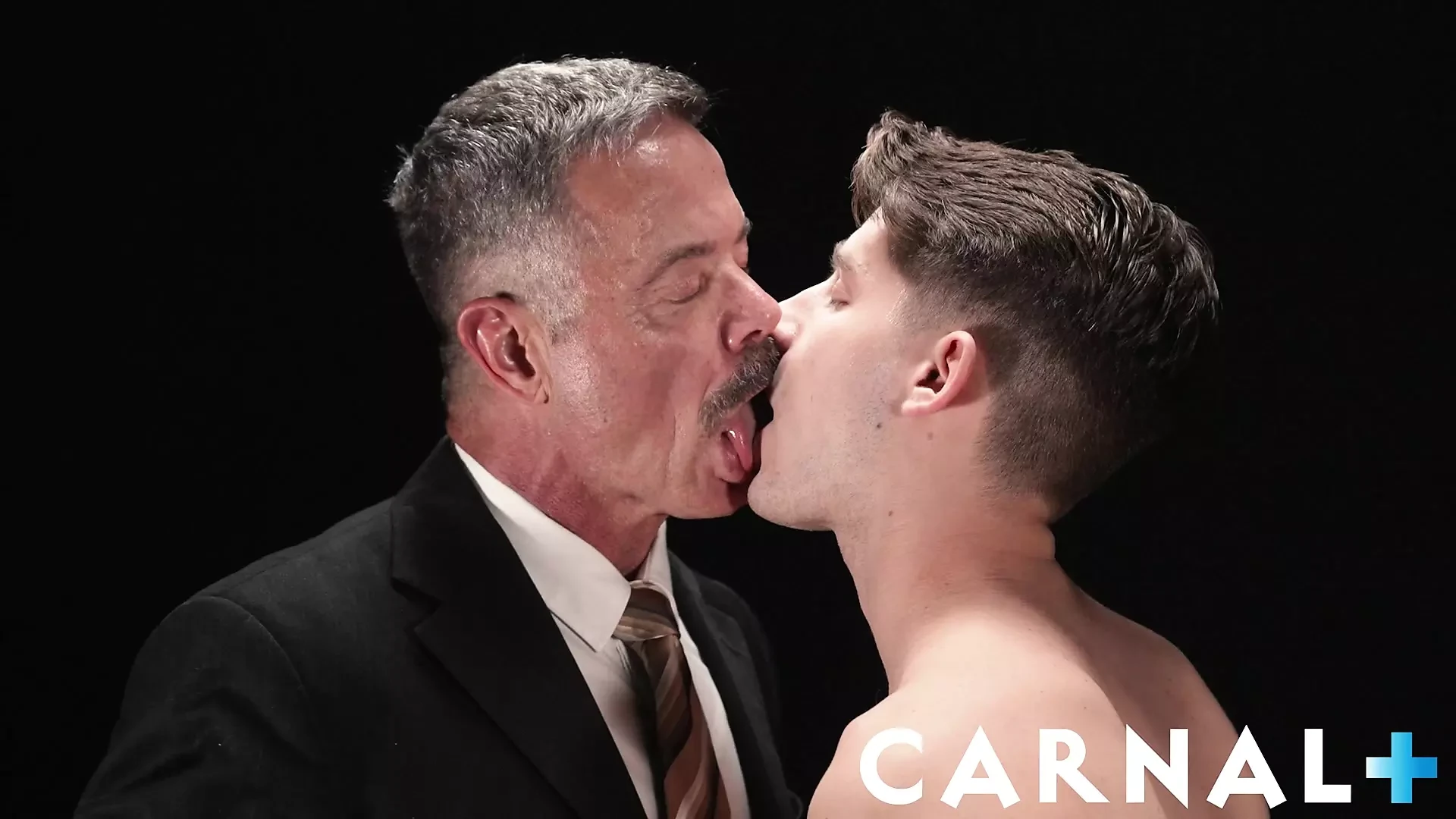 MasonicBoys - Cute hot Dex Devall is barebacked by hung suited DILF