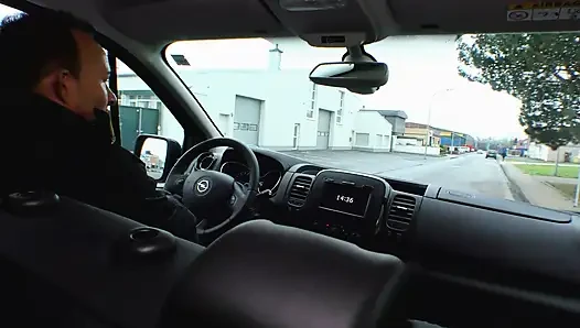 Vollbusige milfs haben im auto gefickt, komplette zusammenstellung