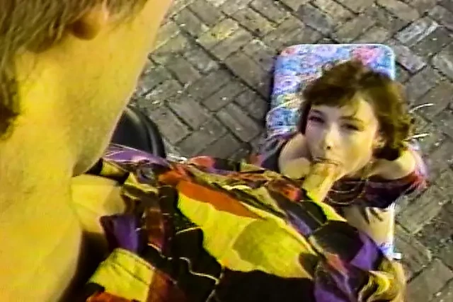 After deepthroating cock she decides to take it in her ass