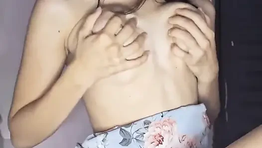 Alice lima si cewek imut brasil lagi asik fingering memek beceknya sampai orgasme