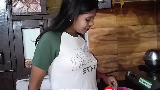 Menyetubuhi saudara tiri temanku saat dia di kamar sebelah