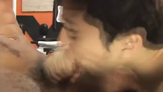Eyersiz sert o sevimli latino stajyer