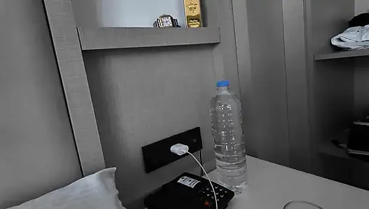 Ein Süßer Nachbar Hat Mir Geholfen, Meinen Rücken Mit Creme Einzuschmieren, Und Dafür Hat Er Meinen Körper Bekommen