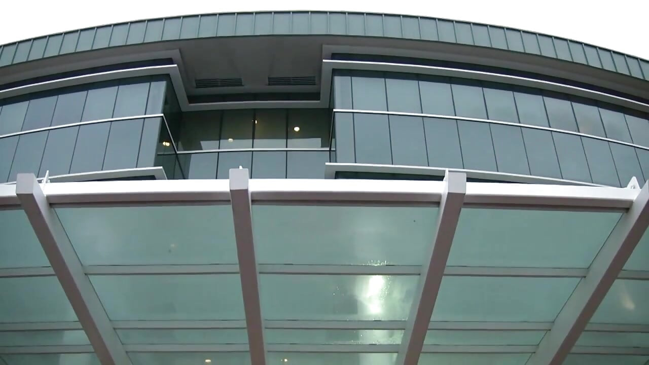 Lồn tóc vàng vú to gợi cảm đụ móc cua anh chàng cơ bắp bú cu