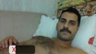 Chico árabe con bigote y polla para gays - arab gay