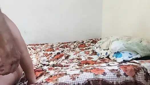 Жена дези сосет и делает мне минет с анальным плагом! Глубокая глотка + Отсос яиц