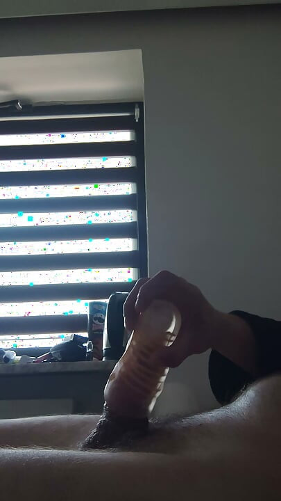 Masturbacja i twardy orgazm z fontanną spermy