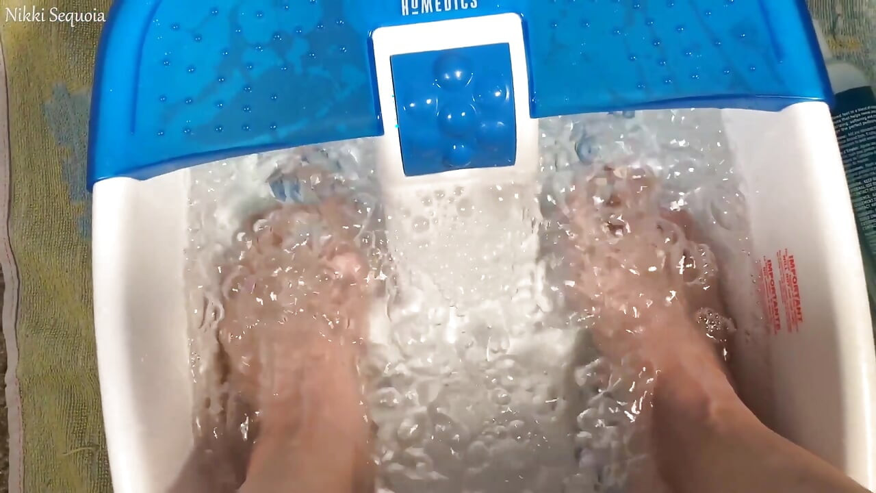 Ayak sırılsıklam ayak parmak kıpırdatıyor