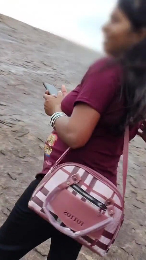 Turister Bhabhi Girl Hamari Ghar Wale Pahad Par Ghoom Aaye, Maine Usko Mere Ghar Le Gaya Aur Uski Gand Par Li - Indian Desi Bhabhi xxx. | Clip 1